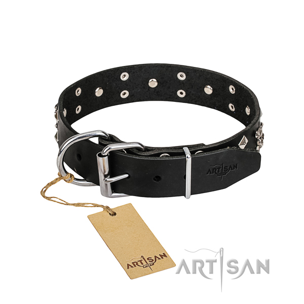 Leather dog collar with smooth edges for pleasant daily wearing